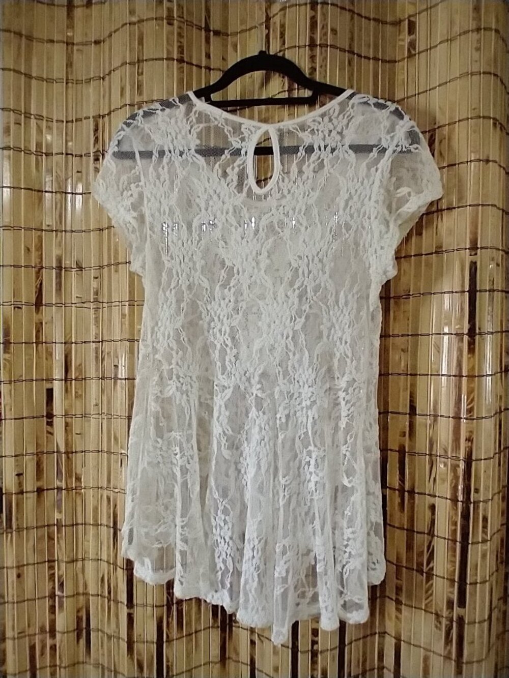 Lovely 153 Sheer Floral Lace Keyhole Top in Off-White / Cream